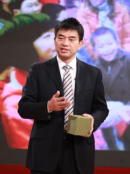 2011年1月10日，2010CCTV经济年度人物论坛北京站(第三场)召开。上图为新希望集团董事长刘永好。(图片来源：新浪财经 梁斌 摄)